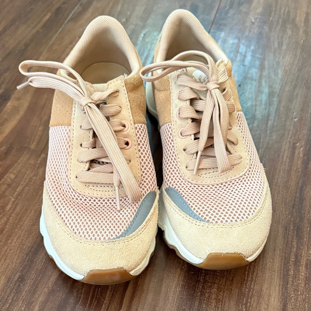 Sorel Tan Sneakers Retro-Inspired Low-Top Design